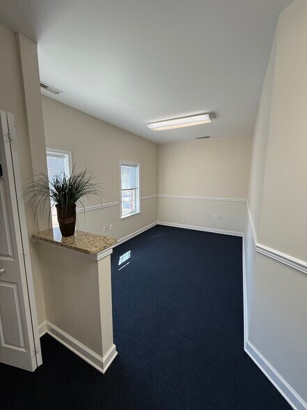 More Photos Of 23077 Three Notch Rd, California Office For Sale