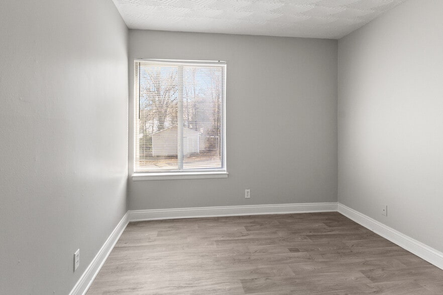 More Photos Of 1001 W 9th St, Russellville Apartments For Sale
