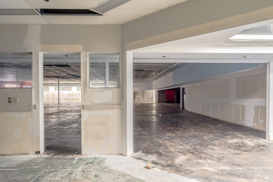 More Photos Of 11920 NW 27th Ave, Miami Freestanding For Lease