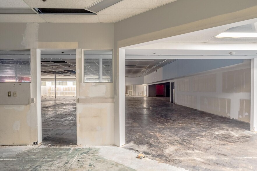 More Photos Of 11920 NW 27th Ave, Miami Freestanding For Lease