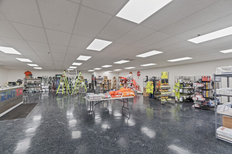 More Photos Of 5300 Ulmerton Rd, Clearwater Industrial For Lease