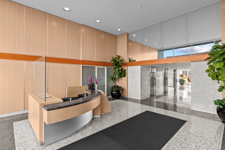 More Photos Of 4676 Admiralty Way, Marina Del Rey Office For Lease