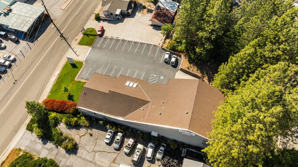 More Photos Of 807 S Auburn St, Grass Valley Showroom For Sale