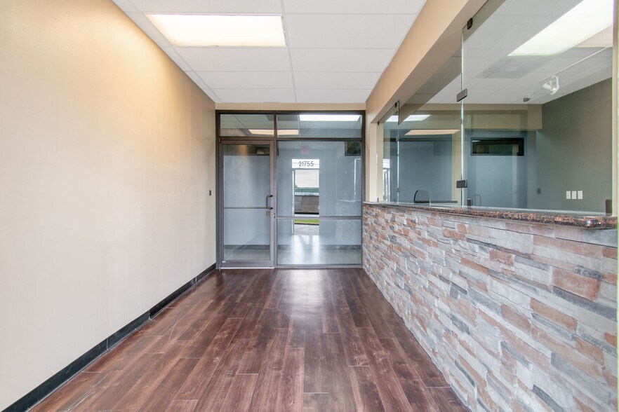More Photos Of 21755 N I-45 Fwy, Spring Flex For Sale