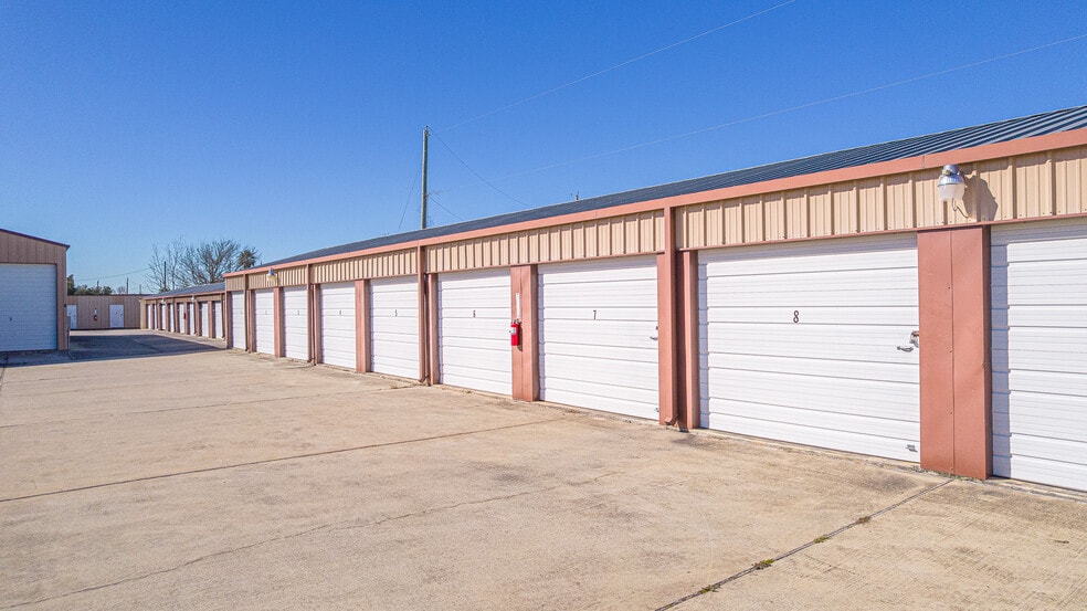 More Photos Of 207 27th St, San Leon Self Storage For Sale