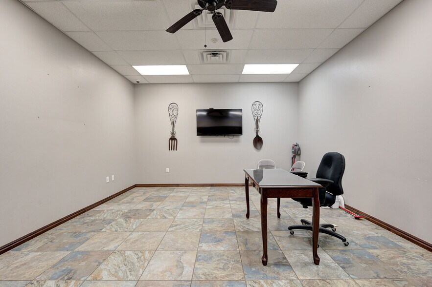 More Photos Of 6308 NW 39th Expy, Bethany Freestanding For Sale