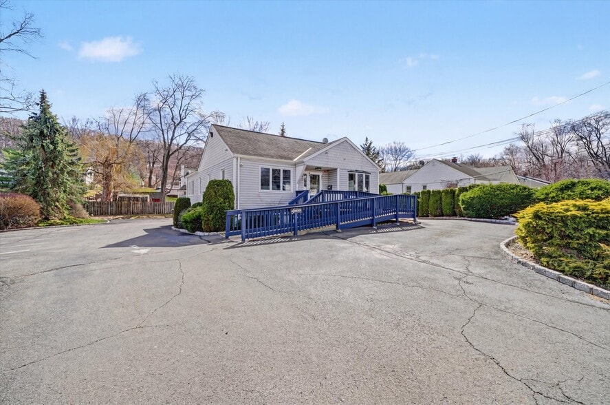 Primary Photo Of 75 Ramapo Rd, Garnerville Office For Sale