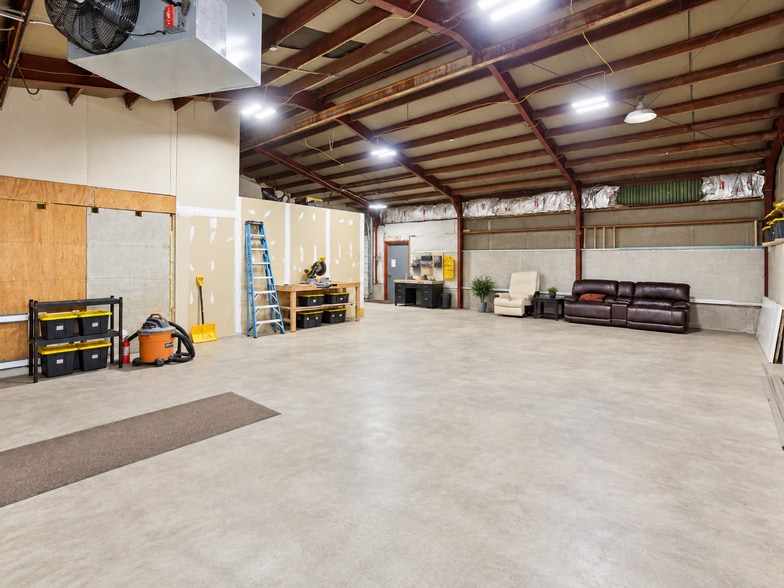More Photos Of 21 Mainline Dr, Westfield Warehouse For Sale