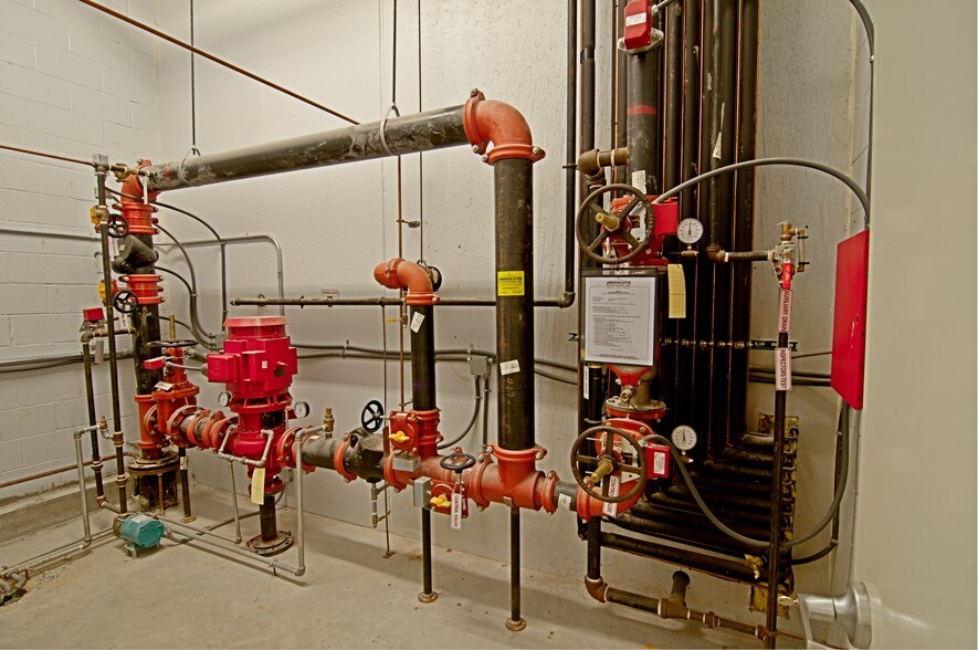 More Photos Of 225 Hess Rd, Grasonville Light Distribution For Sale