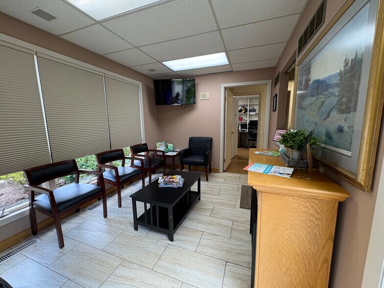 More Photos Of 309 S Chapel St, Louisville Office For Sale