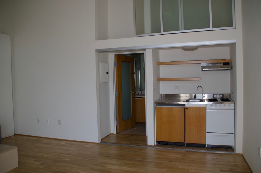 More Photos Of 8 Brooks Ave, Venice Apartments For Lease