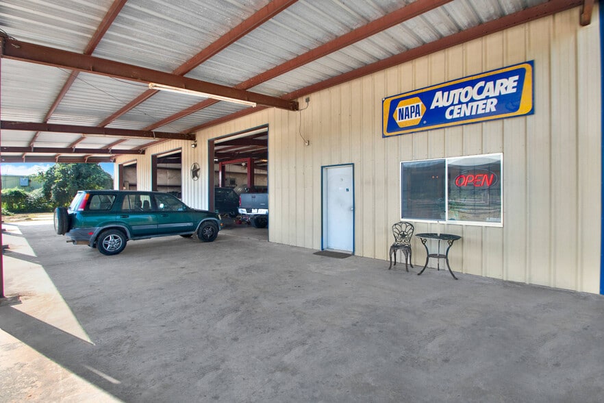 More Photos Of 34715 Tomball Pky, Pinehurst Auto Repair For Sale