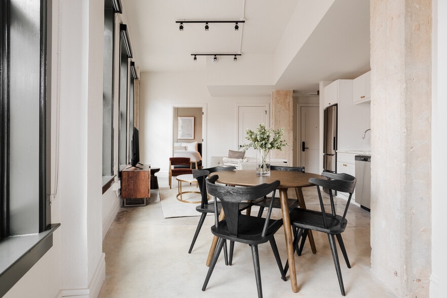 More Photos Of 505 E Travis St, San Antonio Hospitality For Sale