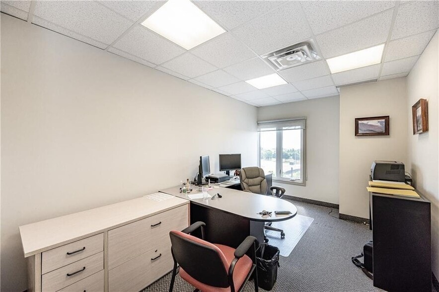 More Photos Of 2904 South Sheridan Way, Oakville Medical For Lease