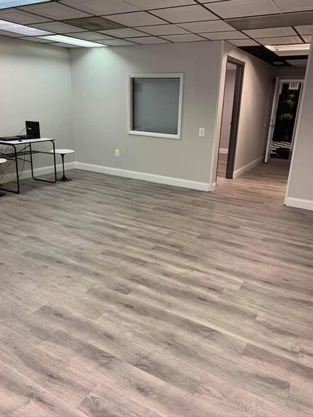 More Photos Of 8022 Old Alexandria Ferry Rd, Clinton Light Distribution For Sale