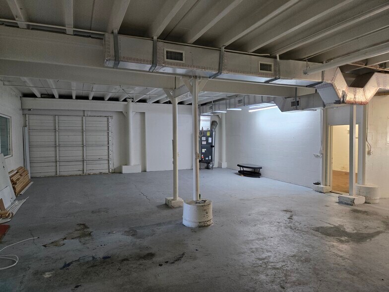 More Photos Of 211 Missouri Ave N, Largo Storefront Retail Office For Lease