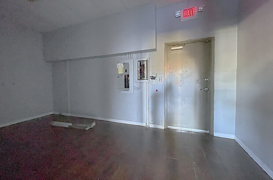 More Photos Of 2018-2132 SW 34th St, Gainesville General Retail For Lease