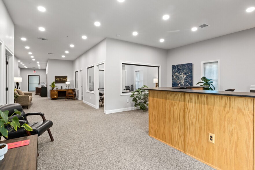 More Photos Of 107 E 11th St, Mount Pleasant Office For Sale