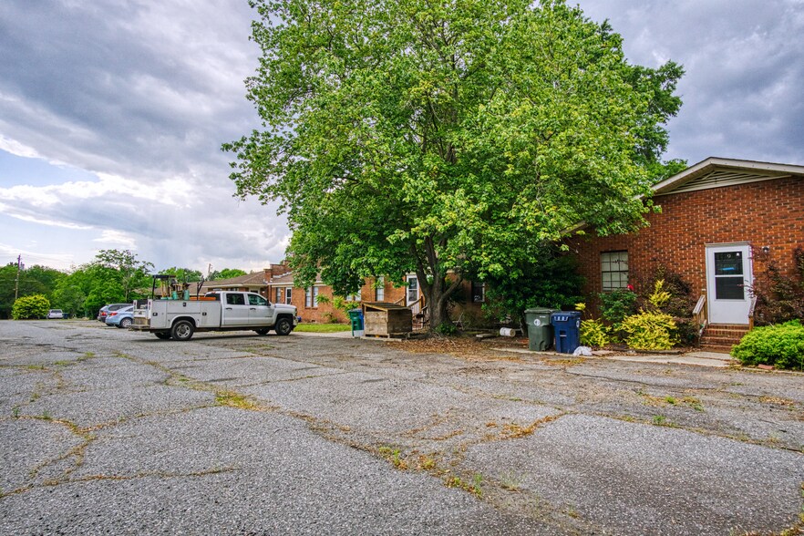 More Photos Of 19612 & 19630 Oak St, Cornelius Apartments For Sale