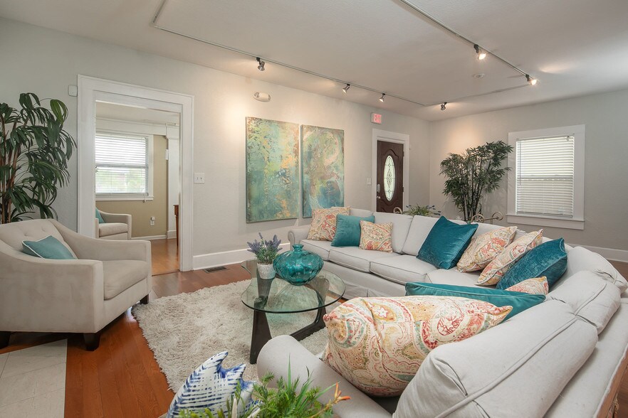 More Photos Of 2515 1st Ave N, Saint Petersburg Office Residential For Sale