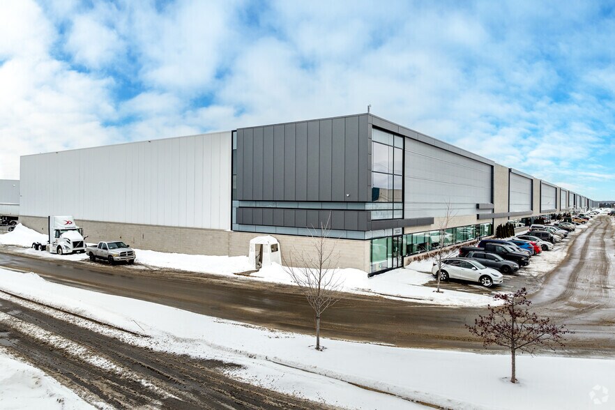 More Photos Of 3801-3825 Rue F.-X.-Tessier, Vaudreuil-dorion Distribution For Lease