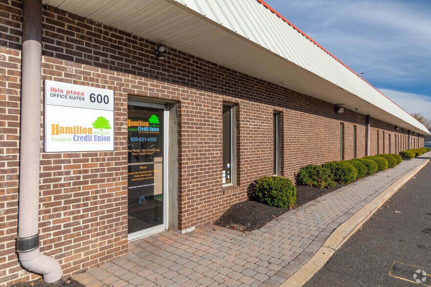 More Photos Of 3525 Quakerbridge Rd, Hamilton Medical For Lease