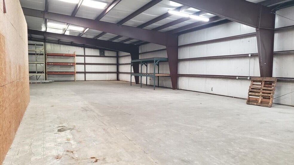 More Photos Of 616 S Broadway St, Mccomb Freestanding For Sale