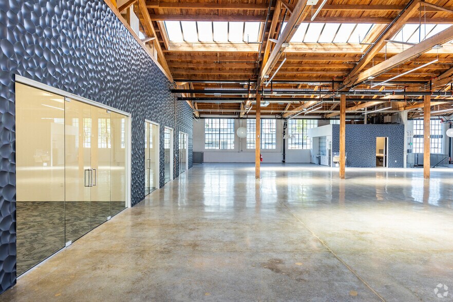 More Photos Of 2435-2445 16th St, San Francisco Service For Lease