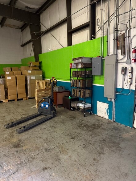 More Photos Of 12137 Rhea Dr, Plainfield Warehouse For Lease