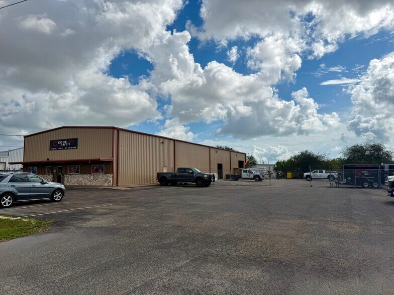 More Photos Of 430 Navigation Blvd, Corpus Christi Service For Sale