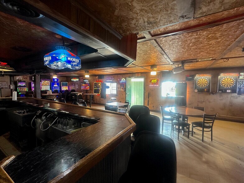 More Photos Of 4602 1625 North Rd, Danvers General Retail For Sale