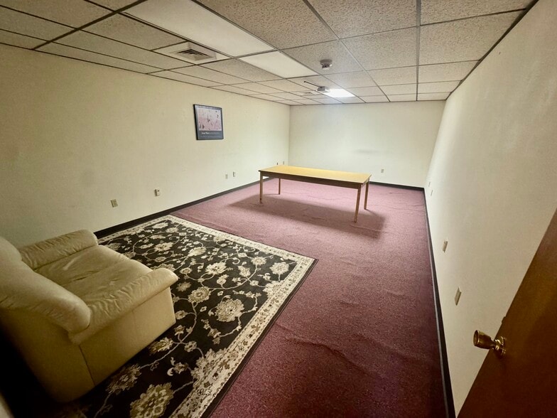 More Photos Of 50 Chelton Ave, West Hartford Warehouse For Lease