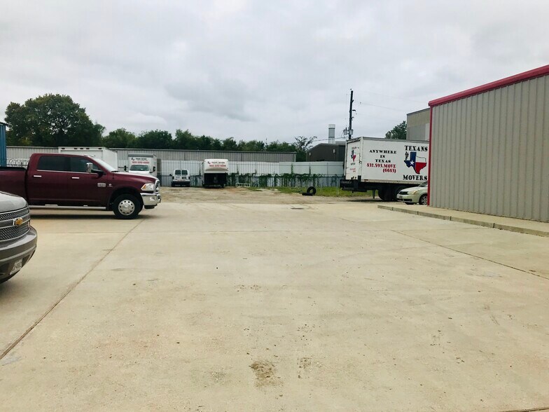 More Photos Of 6456 Cunningham Rd, Houston Industrial For Lease