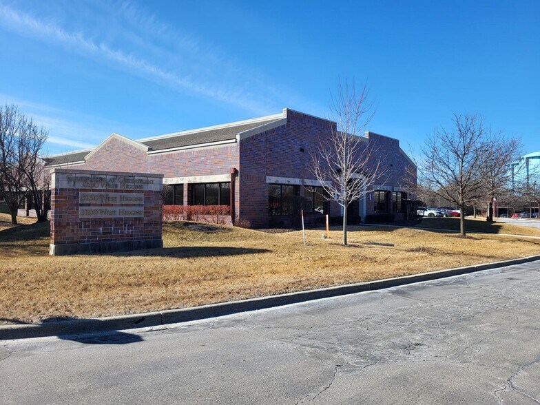 More Photos Of 3200 W Higgins Rd, Hoffman Estates Medical For Lease