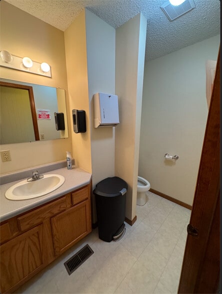 More Photos Of 112 E 10th St, Eudora Office For Sale