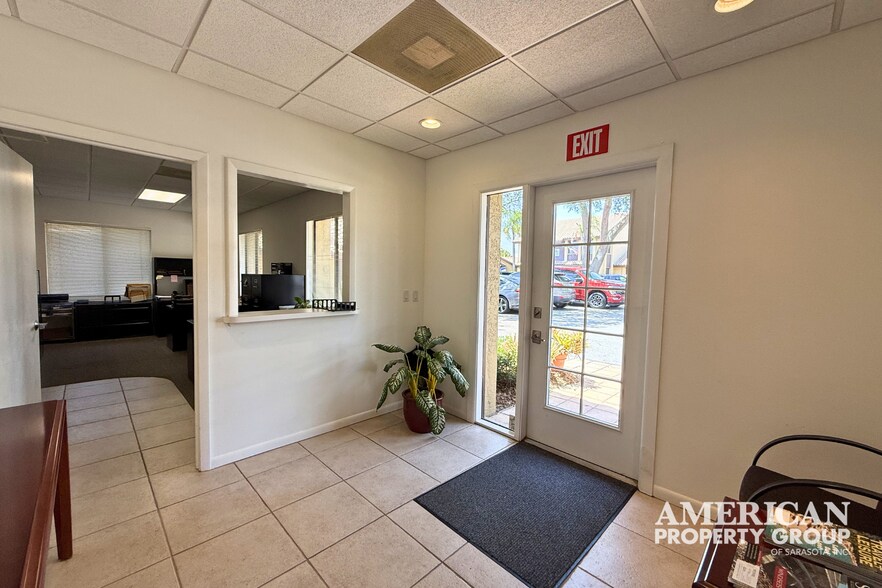 More Photos Of 7085 S Tamiami Trl, Sarasota Office For Sale