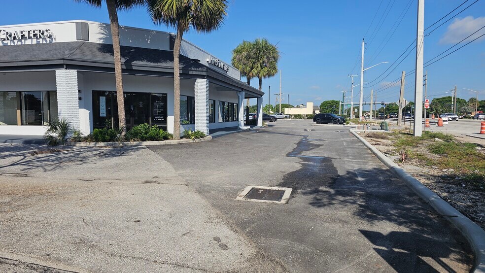 More Photos Of 700 W Boynton Beach Blvd, Boynton Beach Restaurant For Lease