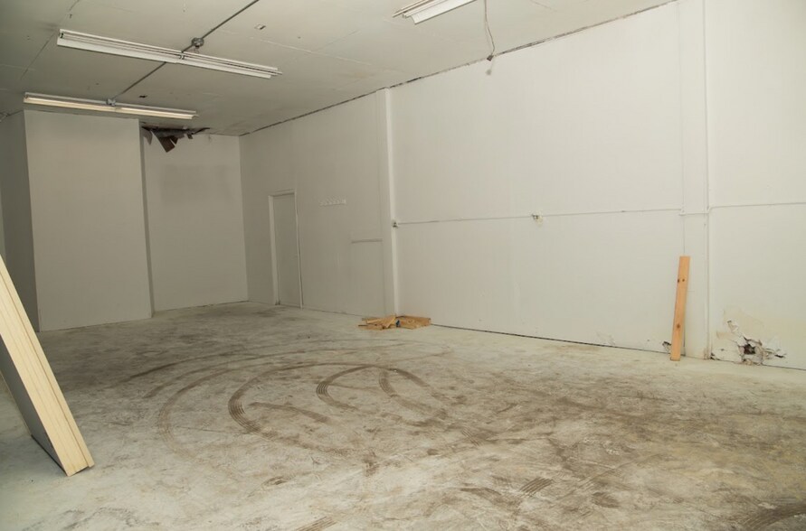 More Photos Of 300 E 8 Mile Rd, Detroit Warehouse For Lease