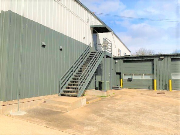 More Photos Of 3902 N Main St, Houston Warehouse For Lease