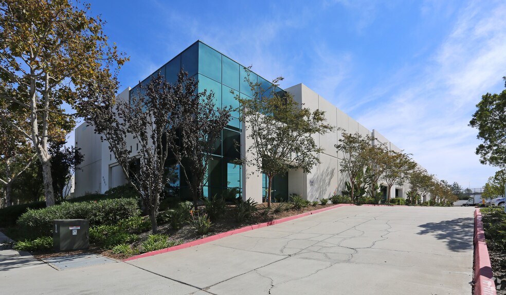 Primary Photo Of 6987 Calle De Linea, San Diego Warehouse For Lease