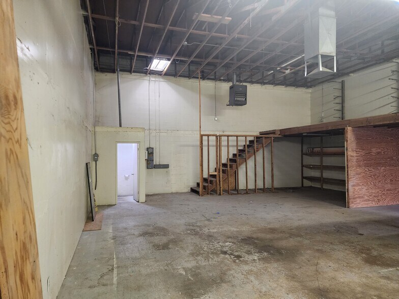 More Photos Of 1501 E Tulare Ave, Tulare Flex For Lease