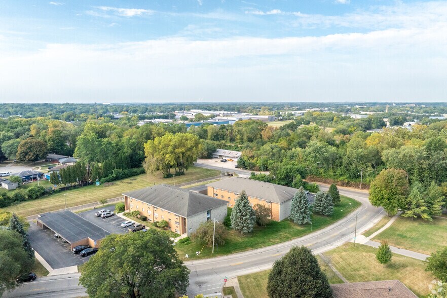 More Photos Of 2425 Wesleyan Ave, Rockford Apartments For Sale