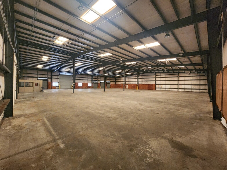More Photos Of 5640 Commerce Blvd E, Mobile Warehouse For Lease
