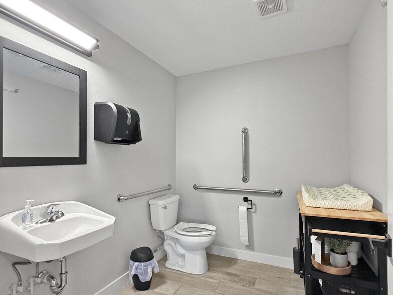 More Photos Of 204 S Main St, Woodward General Retail For Sale