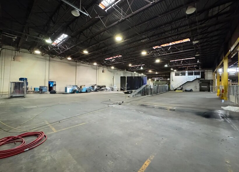 More Photos Of 1913 W State St, Bristol Warehouse For Lease