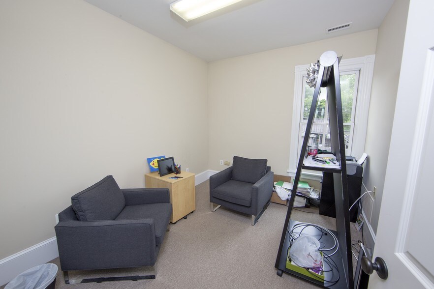 More Photos Of 30 W Bridge St, New Hope Freestanding For Lease