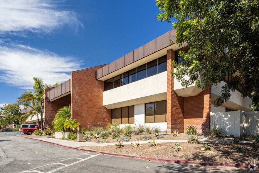 More Photos Of 2112 E 4th St, Santa Ana Office For Lease