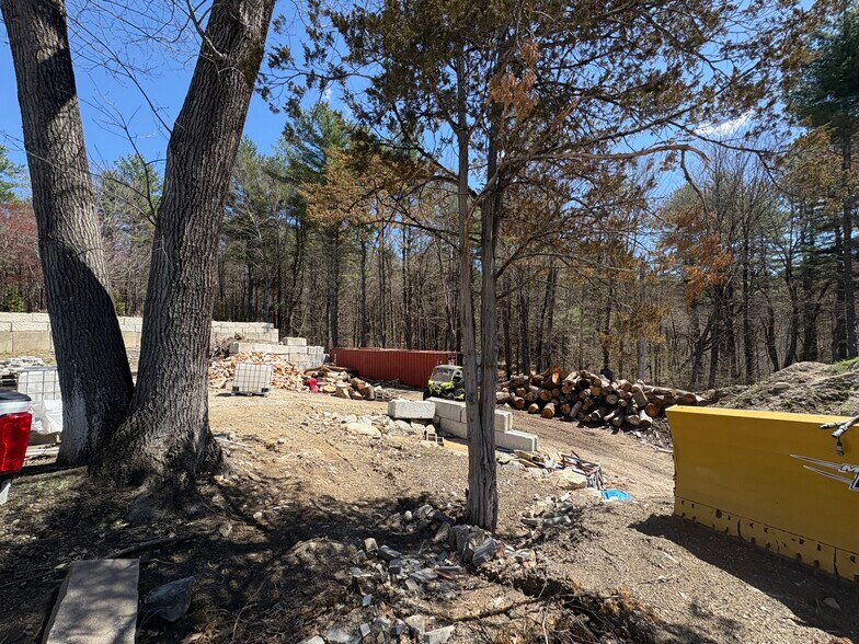 More Photos Of 125 Wason Rd, Hudson Industrial For Lease