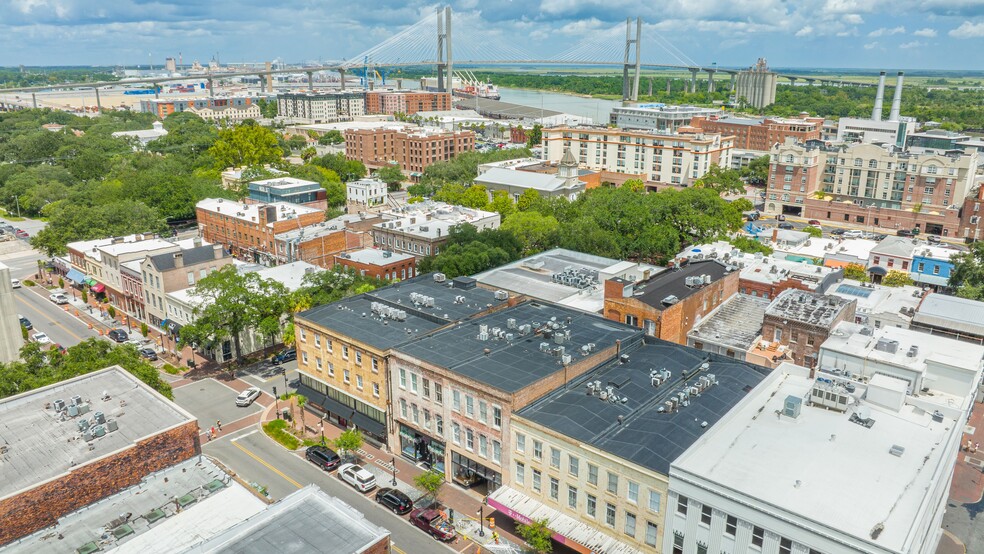 More Photos Of 322 W Broughton St, Savannah Storefront For Lease