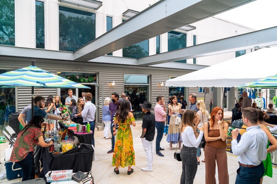 More Photos Of 1500 McGowen St, Houston Restaurant For Lease